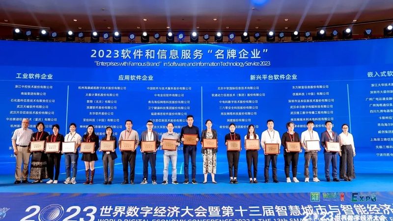 银行机房建设：揭秘其背后的技术挑战与解决方案